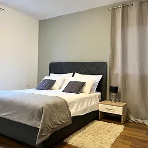  Apartment Domus Lauri