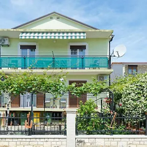  Apartment Grassi By Rent Istria